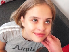 Blonde, Sucer une bite, Petit ami, En levrette, Branlette thaïlandaise, Claque, Adolescente, Nénés