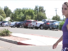 Dansen, Jurk, Sportzaal, Hakken, Masturbatie, Orgasme, Alleen, Onder de rok