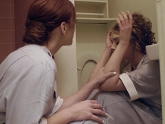 Kont, Grote mammen, Hakken, Zoenen, Lesbisch, Buiten, Doordringend, Uniformpje