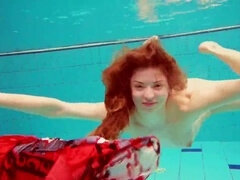 Nana, Européenne, Nue  à poil, Piscine, Dénudage, Sous marin