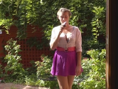 Amateur, Morena, Peludo, Al aire libre, Falda, Solo