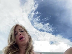 Gros cul, Blonde, Electricité, Masturbation, Public, Solo, Jouets, Vibromasseur