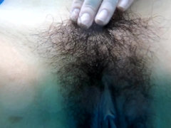 Tetas grandes, Bikini, Morena, Penetracion con dedos, Peludo, Al aire libre, Piscina, Bajo el agua