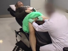 18, 素人, デカパイ, ブロンド, フェラチオ, 捕まる, イく瞬間, 医者