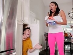 Большая жопа, Минет, Брюнетки, Собачьи, Ласковые ручки, Милф, Бритые, Стриптизерша