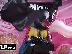 デカ尻, ブロンド, フェラチオ, チン, 熟年, 淫乱熟女, 水着, タトゥー