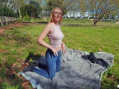 Americano, Rubia, Corridas faciales, Dinero, Al aire libre, Pov, Público, Montar