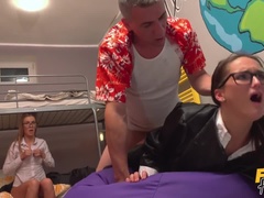 Arschlecken, Hundestellung, Aufs gesicht abspritzen, Frau frau mann, Lecken, Im freien, Muschi, Flotter dreier