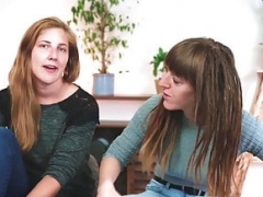 Leie, Braunhaarige, Fingern, Deutsch, Küssen, Lesbisch, Mutti, Orgasmus