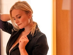 Gros cul, Blonde, Sucer une bite, Doigter, Timide, Dénudage, Adolescente, Plan cul à trois
