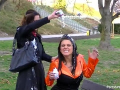 Gros seins, Noire, Crêpage de chignons, Lesbienne, Nue, Satin, Jarretelles, Mouillée