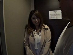 Naho Hazuki visits a client in his hotel room to spend the evening