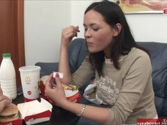 アメリカ人, 巨乳な, 口内発射, ディルド, 汚れた　, 食べ物, 母乳, ヤリマン