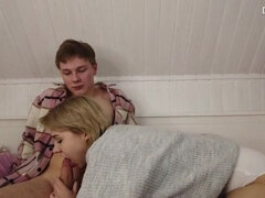 Grote mammen, Blond, Vies praten, Zoenen, Masturbatie, Natuurlijke tieten, Orgasme, Spaans