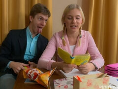 Arsch, Blondine, Hundestellung, Küssen, Rasiert, Patschen, Entkleiden, Jungfrau