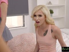 Grosser schwanz, Blasen, Braunhaarige, Zierlich, Dürr, Jungendliche (18+), Flotter dreier, Titten