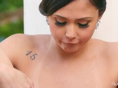69, Robe, Fille latino, Lesbienne, Seins naturels, Piercing, Tatouage, Plan cul à trois