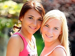 Doigter, Embrassement, Lesbienne, Léchez, Lingerie, Seins naturels, Maigrichonne, Adolescente