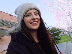 Brunette brune, Dingue, Masturbation, Seins naturels, Pov, Public, Chatte, Nénés