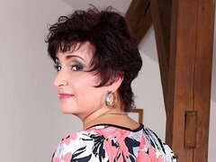 Grosser schwanz, Grosse titten, Schwarz, Blasen, Braunhaarige, Schwanz, Milf, Kurzes haar