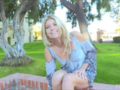 Anal, Bouteille, Dansant, Extrême, Masturbation, Public, Solo, Jouets