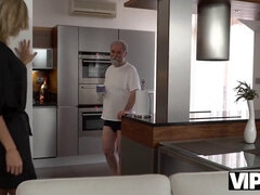 Blonde, Sucer une bite, Papa, Grandpère, Hd, Naturelle, Seins naturels, Adolescente