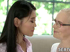 Asiatisch, Lesbisch, Reif, Arsch lecken, Tätowierung