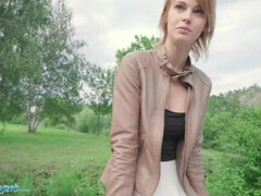 Sucer une bite, En levrette, Seins naturels, Public, Chatte, Réalité, Rousse roux, Adolescente