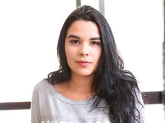 Arsch, Grosse titten, Handjob, Lecken, Natürlichen titten, Entkleiden, Tätowierung, Jungfrau