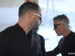 Anal, Gros seins, Double pénétration, Le plan cul à quatre, Hard, De plein air, Réalité, Mouillée