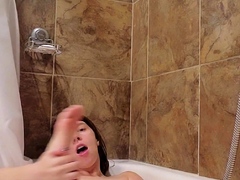 Amateur, Cul, Brunette brune, Fétiche des pieds, Douche, Solo