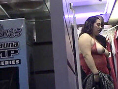 Amateur, Belle grosse femme bgf, Sucer une bite, Attrapée, Exhib, Talons, Fille latino, Voyeur