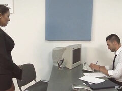 Gros cul, Grosse bite, Sucer une bite, En levrette, Mère que j'aimerais baiser, Portugaise, Secrétaire, Tatouage