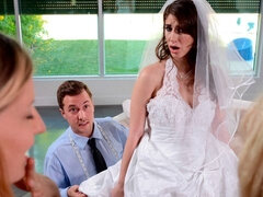 Blasen, Braunhaarige, Kleid, Handjob, Milf, Schuhe, Strümpfe, Hochzeit