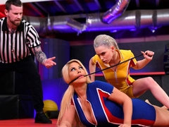 Blonde, Gym, Embrassement, Lesbienne, Léchez, Mère que j'aimerais baiser, Sport, Dénudage