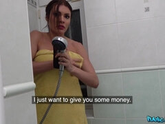Grosse bite, Sucer une bite, Énorme, Public, Chatte, Rasée, Nénés, Toilettes