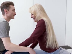 Blonde, Sucer une bite, Britannique, Plantureuse, Européenne, Mature, Mère que j'aimerais baiser, Pénis