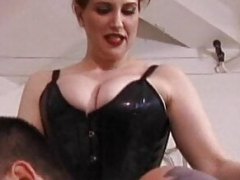 Sadomasochismus, Grosse titten, Braunhaarige, Weibliche domination, Fetisch, Latex, Milf, Flotter dreier