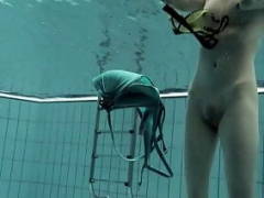 Loris and plus Okunewa – lesbians swimming underwater