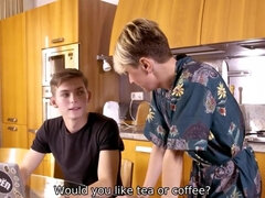 Blasen, Hd, Küche, Reif, Milf, Russisch, Kurzes haar, Titten