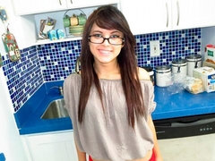 Tir de sperme, Doigter, Lunettes, Branlette thaïlandaise, Cuisine, Culottes ou slips, Pov, Adolescente
