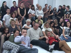 Enthousiasteling, Kont, Grote kont, Blond, Groep, Natuurlijke tieten, Strippen, Nat