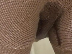 Strumpfhose, Pissen
