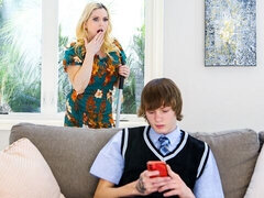 Grosser arsch, Grosser schwanz, Blondine, Blasen, Schwanz, Hundestellung, Milf, Rasiert