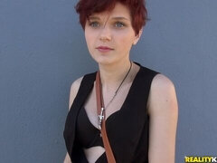 Sucer une bite, En levrette, Masturbation, Rousse roux, Jupe, Solo