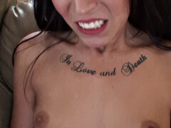 Anal, Aisselle, Gros cul, Sucer une bite, Gorge profonde, De plein air, Tatouage, String