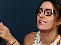 Enthousiasteling, Grote lul, Naakte man aangeklede vrouw, Sperma shot, Handbeurt, Masturbatie, Twee staartjes, Tiener