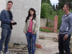 Blasen, Braunhaarige, Aufs gesicht abspritzen, Geld, Flotter dreier