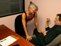 Enthousiasteling, Grote lul, Blond, Pijpbeurt, Jurk, Rijpe lesbienne, Secretaresse, Mager