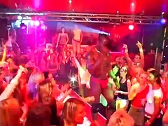 素人, ブロンド, フェラチオ, 着衣女と全裸男, ハードコア, 異人種間, 公共, 現実